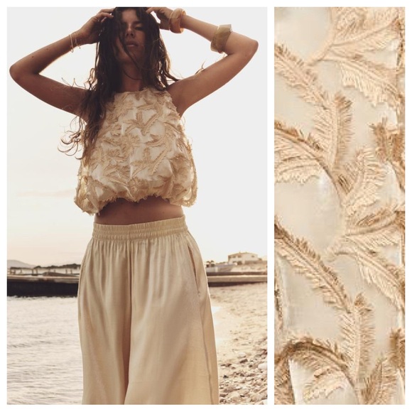 Zara Tops - NWT. Zara Beige Floral Applique Balloon Crew Neck Top. Size M.